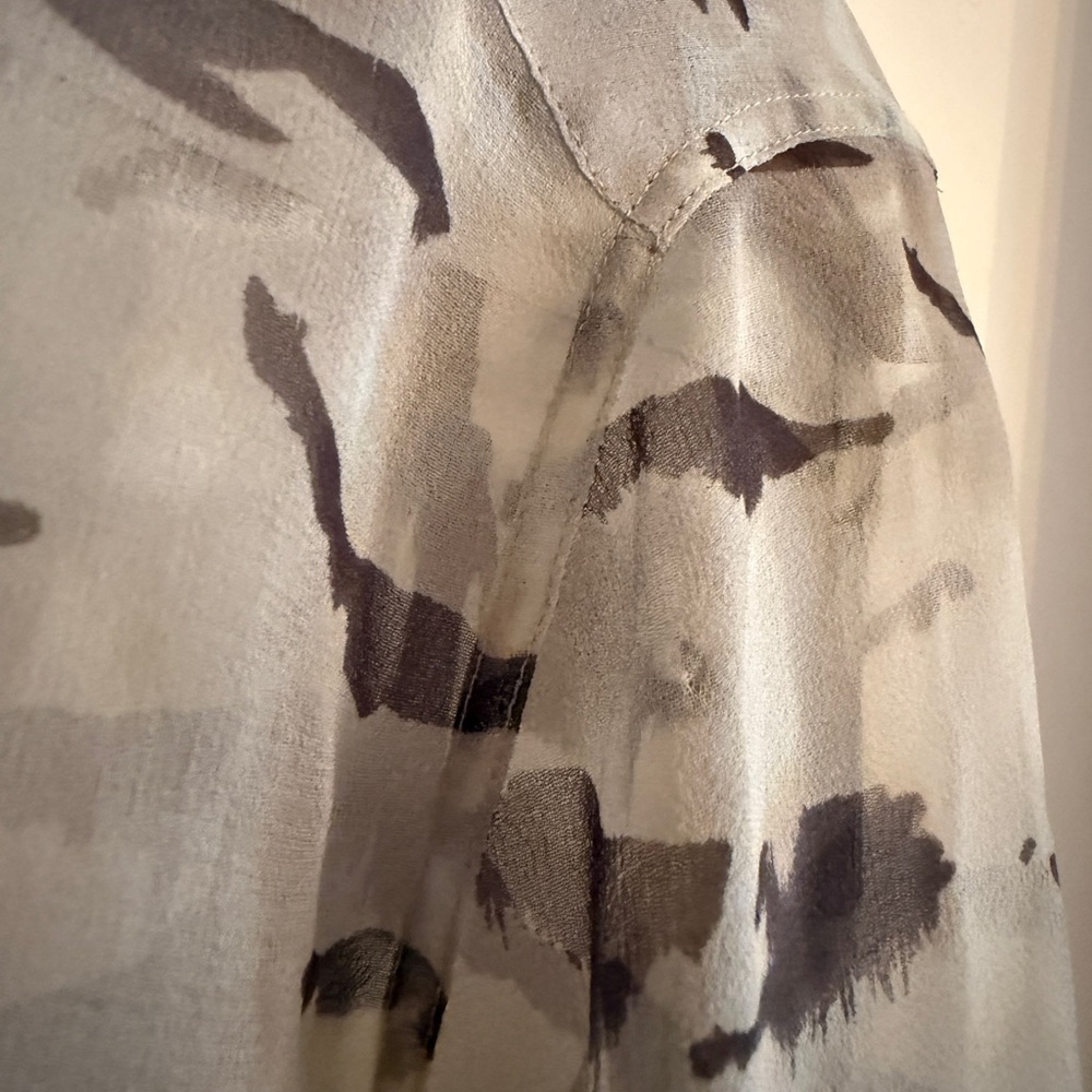 Equipment Femme Silk Tiger Print Button Down | Size: XS - Picture 5 of 5